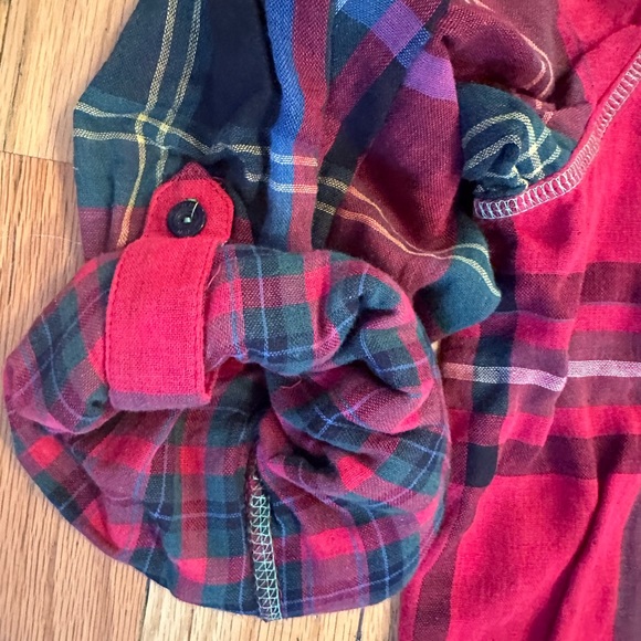 Seven7 Tops - Seven7 women's button down.